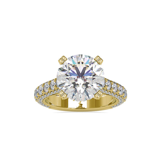 Hefty White Diamond Ring Yellow gold