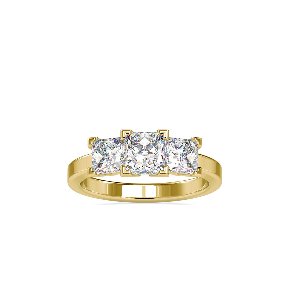 Three Chalkly Stone Diamond Ring Yellow gold